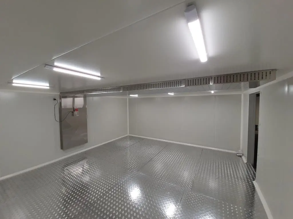 Wnętrze pustej komory klimatycznej